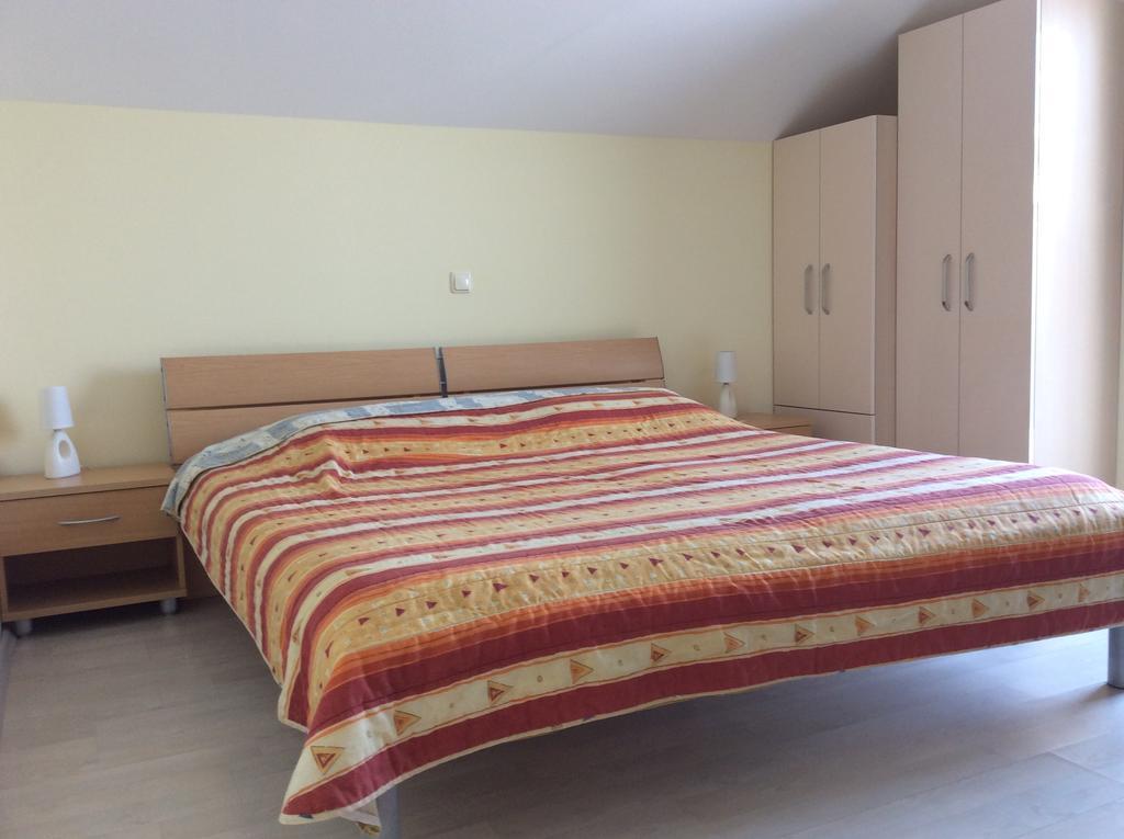 Apartments Maja Хвар Экстерьер фото